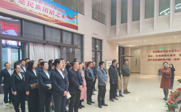 观摩学习拓思路-交流分享促提升-省应急管理厅应急指挥中心、办公室等党支部-联合省直机关9个党支部开展爱国主义主题党日活动.jpg