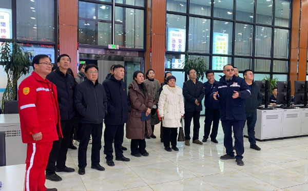 省应急管理厅组织开展“宪法、安全生产法进企业”主题党日活动.jpg